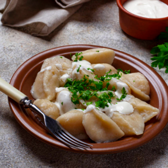 Pierogi z Ziemniakami i Smażoną Cebulą Gdańsk